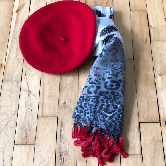 Red Beret & scarf - Picture 6 of 6